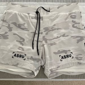 ASRV men’s L shorts w/ liner.